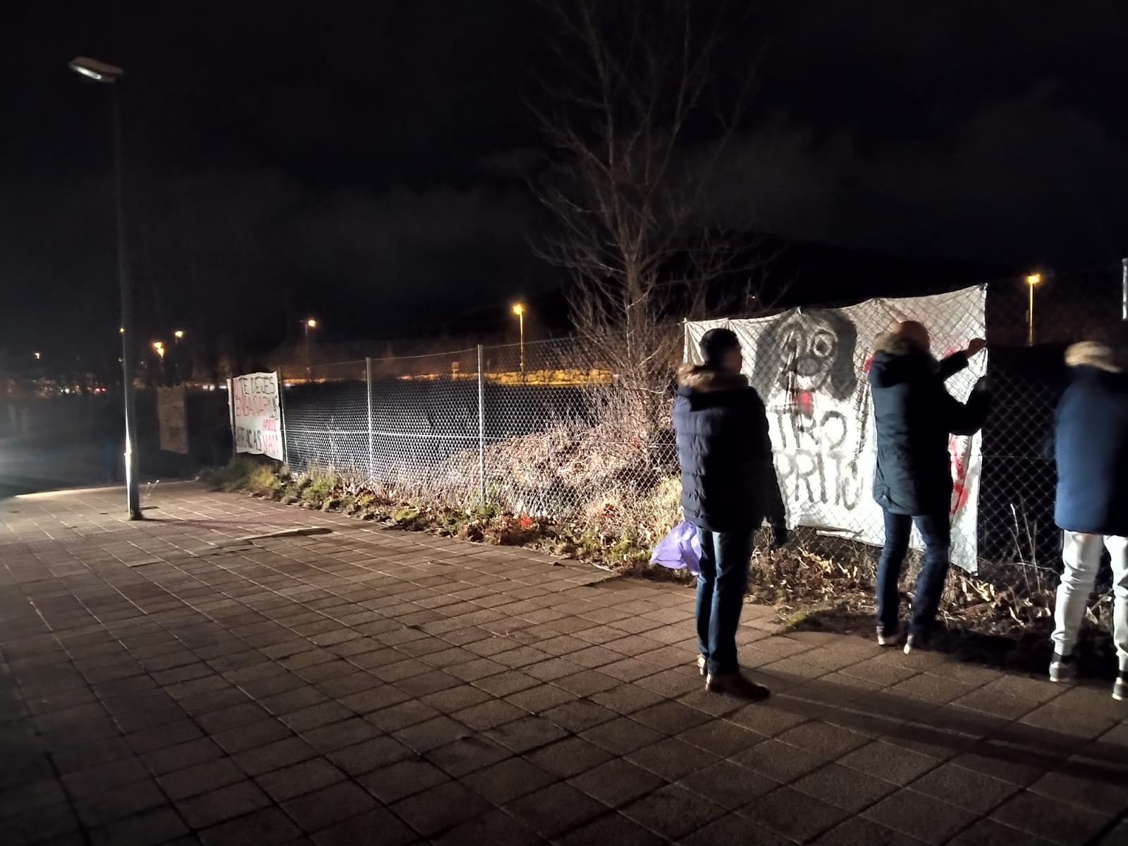 Fotos: Los vecinos retiran las pancartas tras conseguir que las barracas no vayan a Fuentecillas