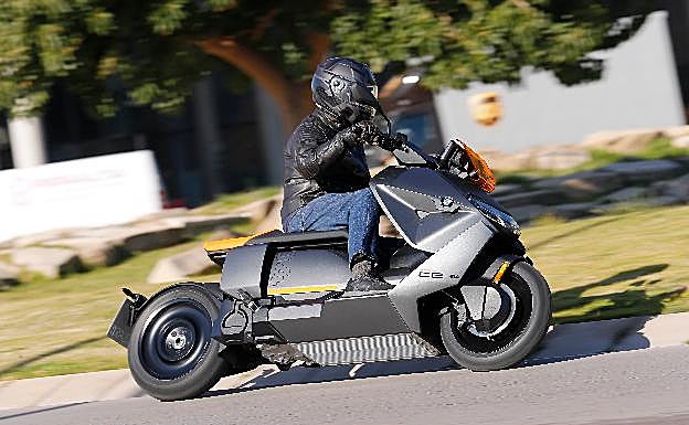 A pesar de sus dimensiones y peso el comportamiento en curva es excelente