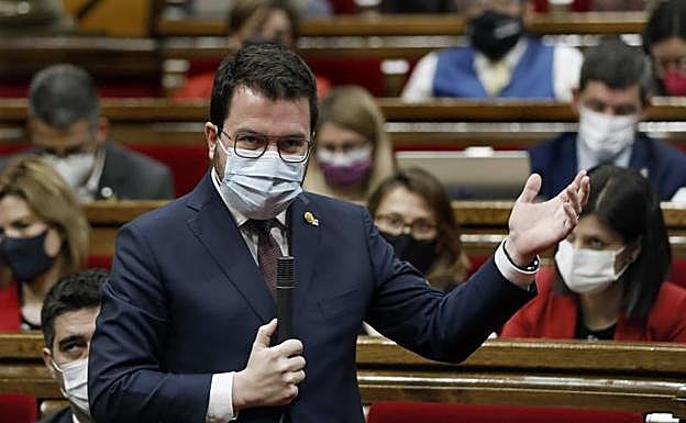 El presidente de la Generalitat, Pere Aragonès, interviene este miércoles durante el pleno del Parlament 