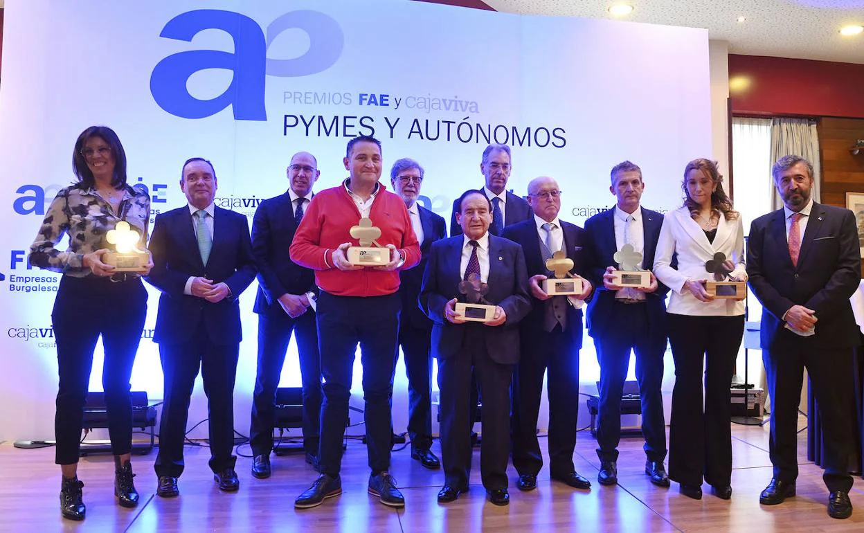 Las pymes premiadas con sus galardones.