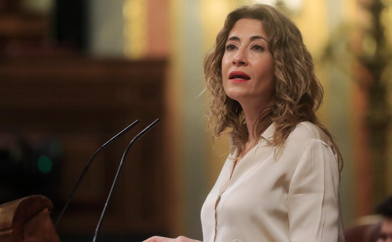 La ministra de Transportes,Raquel Sánchez Jiménez, interviene en el pleno celebrado este jueves en el Congreso de los Diputados. 