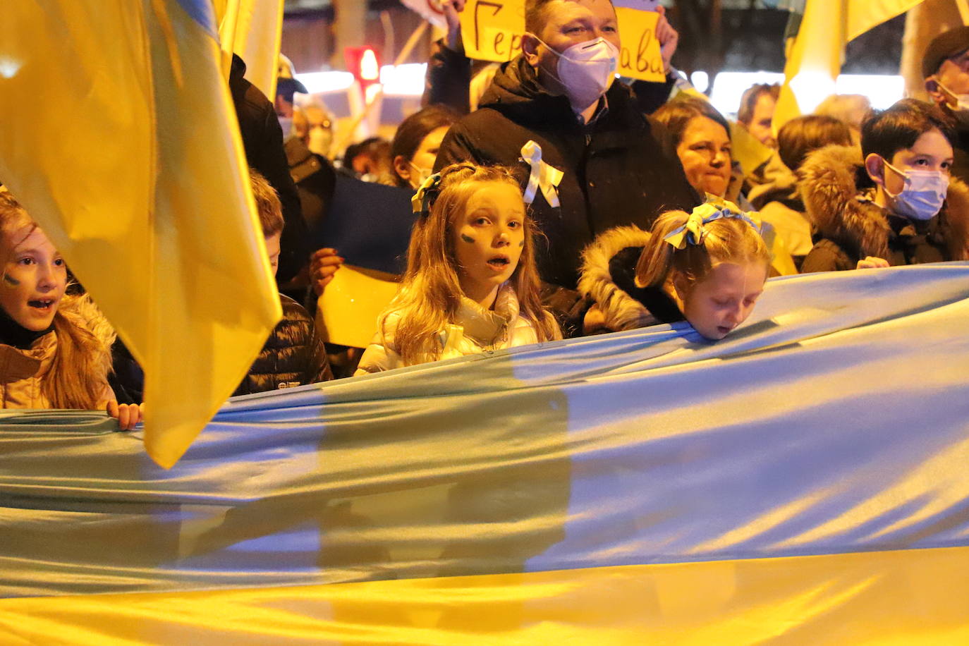 La comunidad ucraniana y los burgaleses, unidos en la manifestación por la paz en las calles de Burgos