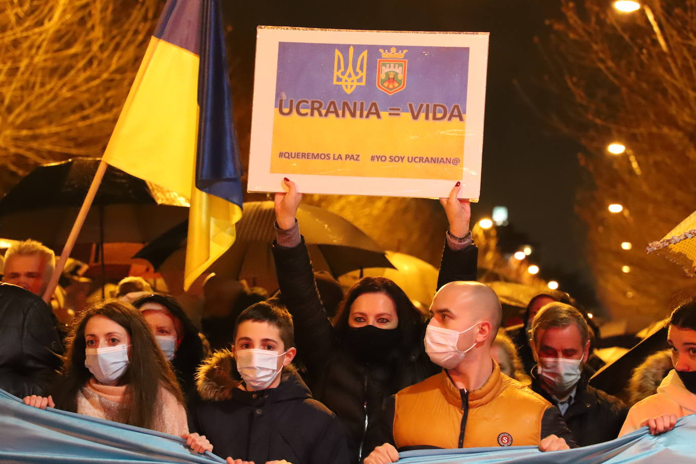 La comunidad ucraniana y los burgaleses, unidos en la manifestación por la paz en las calles de Burgos