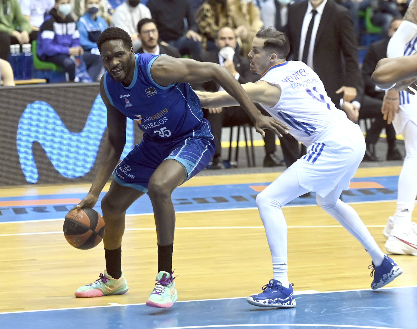 Imágenes del partido entre el Hereda San Pablo Burgos y el Real Madrid disputado en el Coliseum