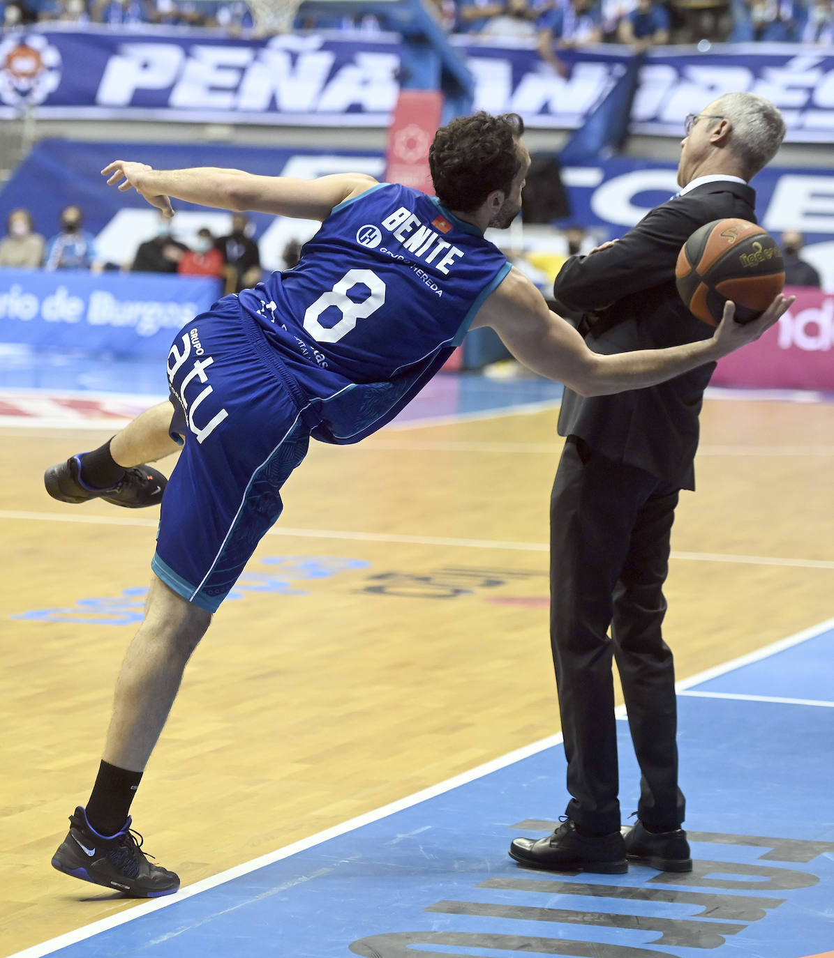 Imágenes del partido entre el Hereda San Pablo Burgos y el Real Madrid disputado en el Coliseum