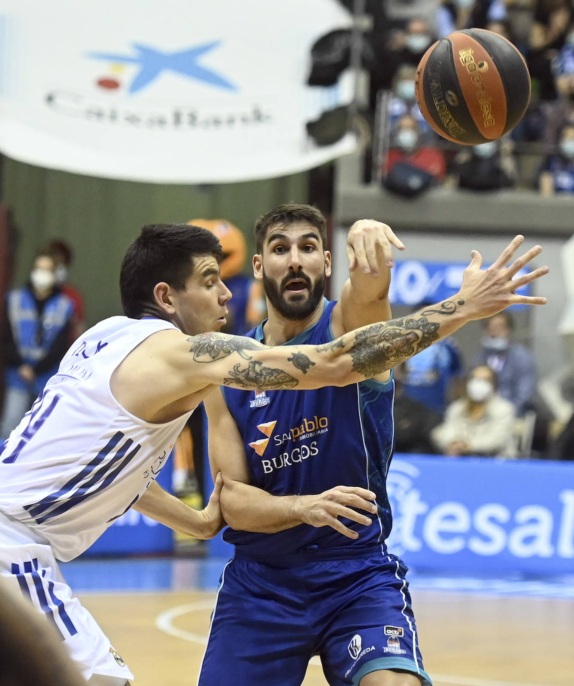 Imágenes del partido entre el Hereda San Pablo Burgos y el Real Madrid disputado en el Coliseum