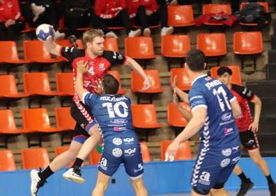 Imagen secundaria 1 - Balonmano en Burgos: Victoria contundente del UBU San Pablo