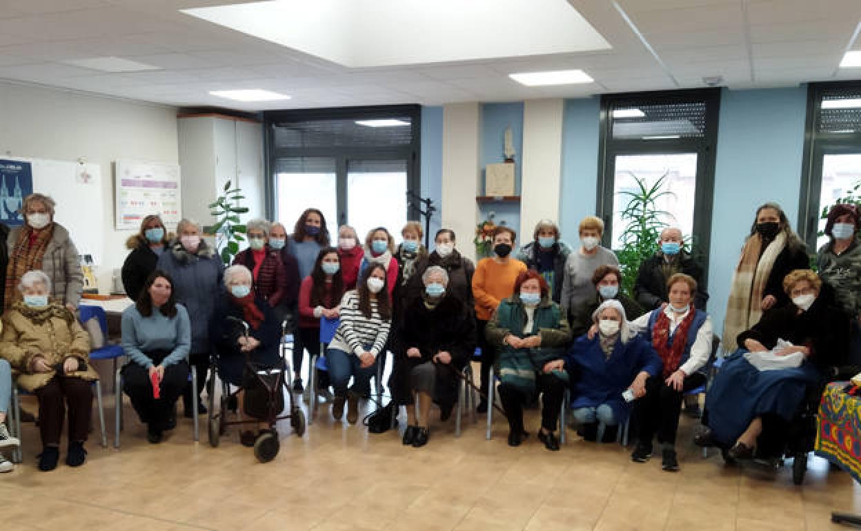 Personas mayores y alumnos que han participado en la iniciativa.