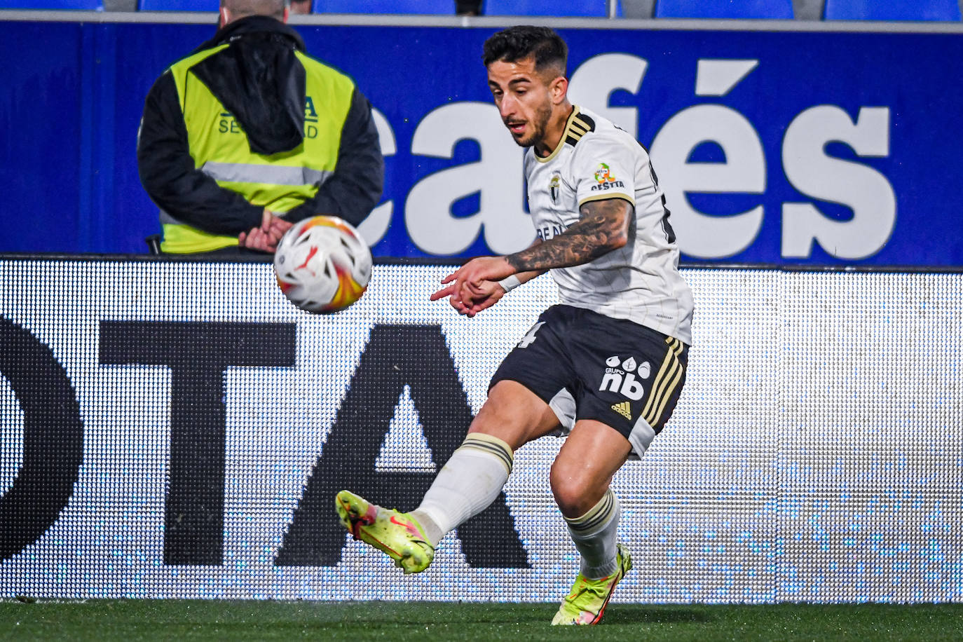 Fotos: El Burgos CF cae por la mínima ante el Huesca