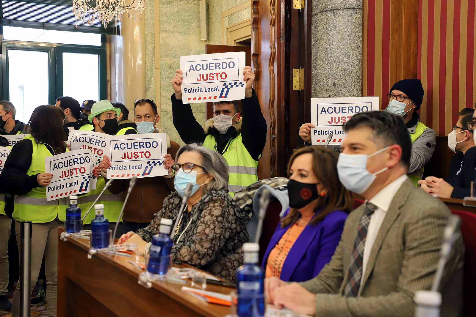 Fotos: Imágenes de la protesta de Policía Local en pleno del Ayuntamiento de Burgos