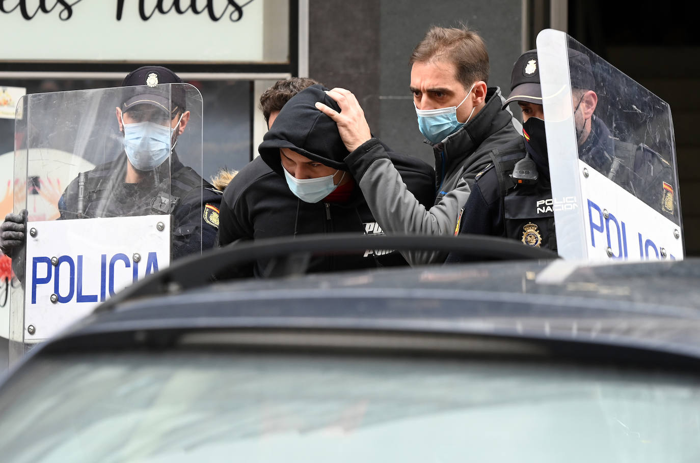 Fotos: Detenidos dos jovenes por un apuñalamiento mortal en Gamonal