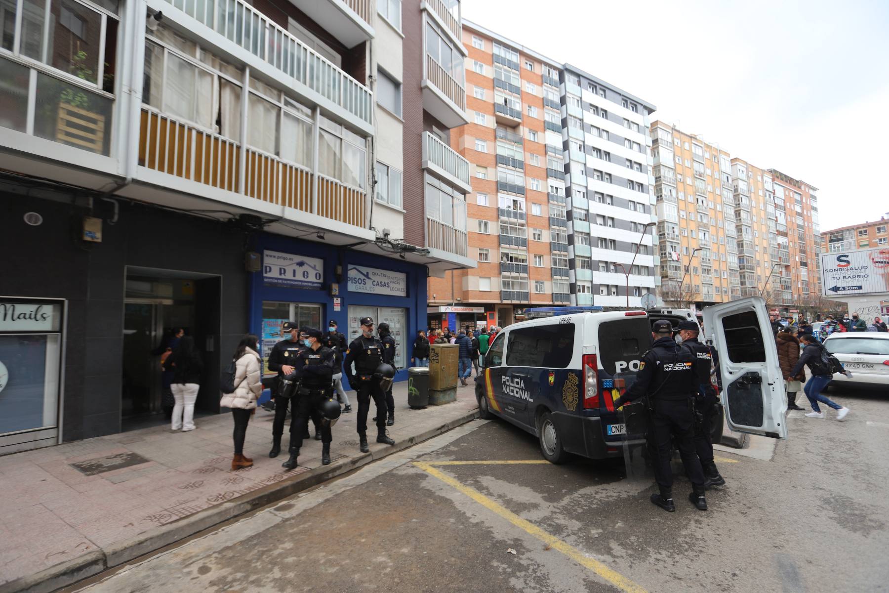 Fotos: Detenidos dos jovenes por un apuñalamiento mortal en Gamonal