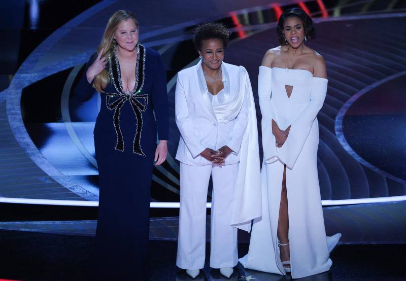 Wanda Sykes, Amy Schumer y Regina Hall estuvieron fantásticas en su presentación. 