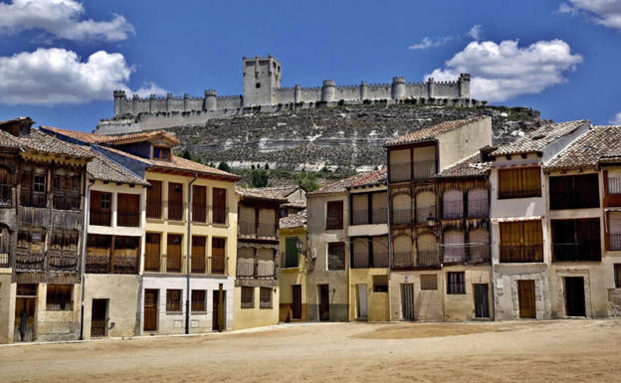 Plaza del Coso de Peñafiel, donde comenzarán los actos para la celebración del 40 aniversario de Ribera del Duero. 