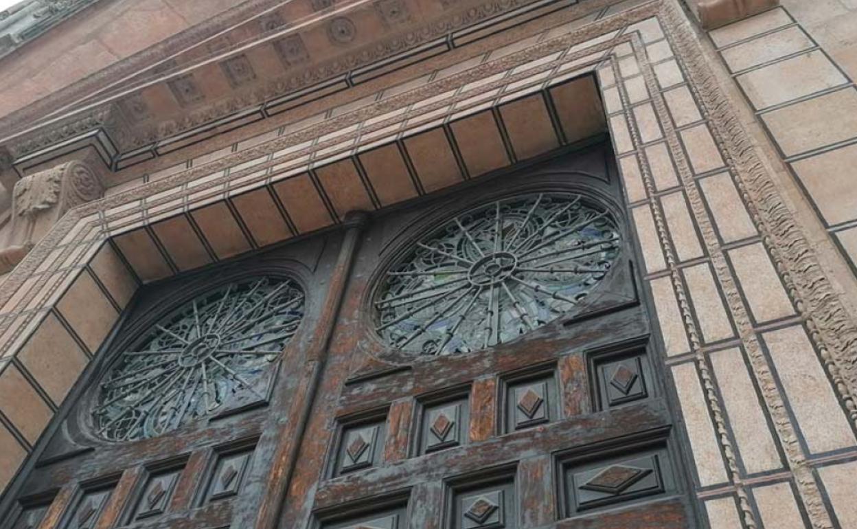 La Catedral de Burgos ha retirado las orgollas de la puerta principal de Santa María.