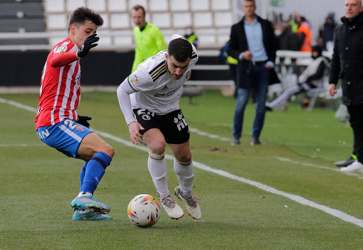 Imágenes del encuentro de la jornada 34 entre el Burgos CF y el Sporting de Gijón disputado en El Plantío