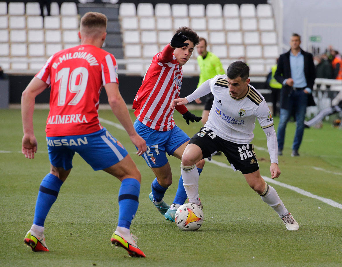 Imágenes del encuentro de la jornada 34 entre el Burgos CF y el Sporting de Gijón disputado en El Plantío