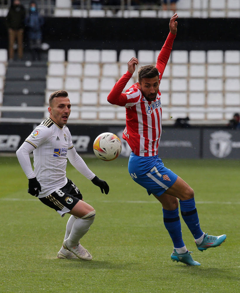 Imágenes del encuentro de la jornada 34 entre el Burgos CF y el Sporting de Gijón disputado en El Plantío