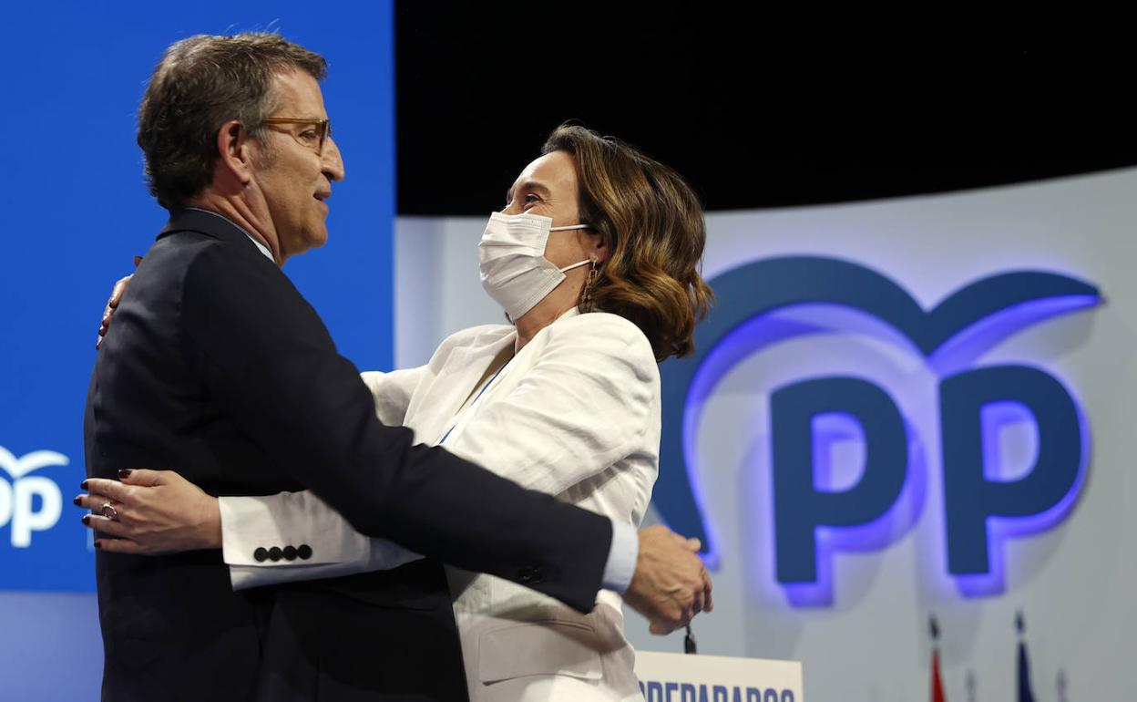 Alberto Núñez Feijóo y Cuca Gamarra, en el congreso del PP. 