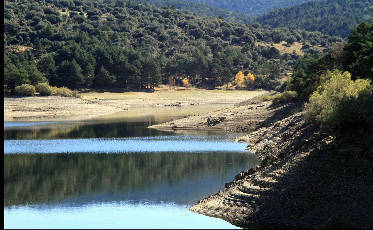 Embalse de Puente alta, en la provincia de Segovia. 