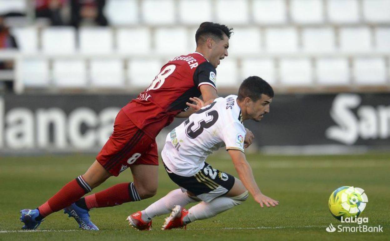 Un lance del juego durante el partido de la primera vuelta.