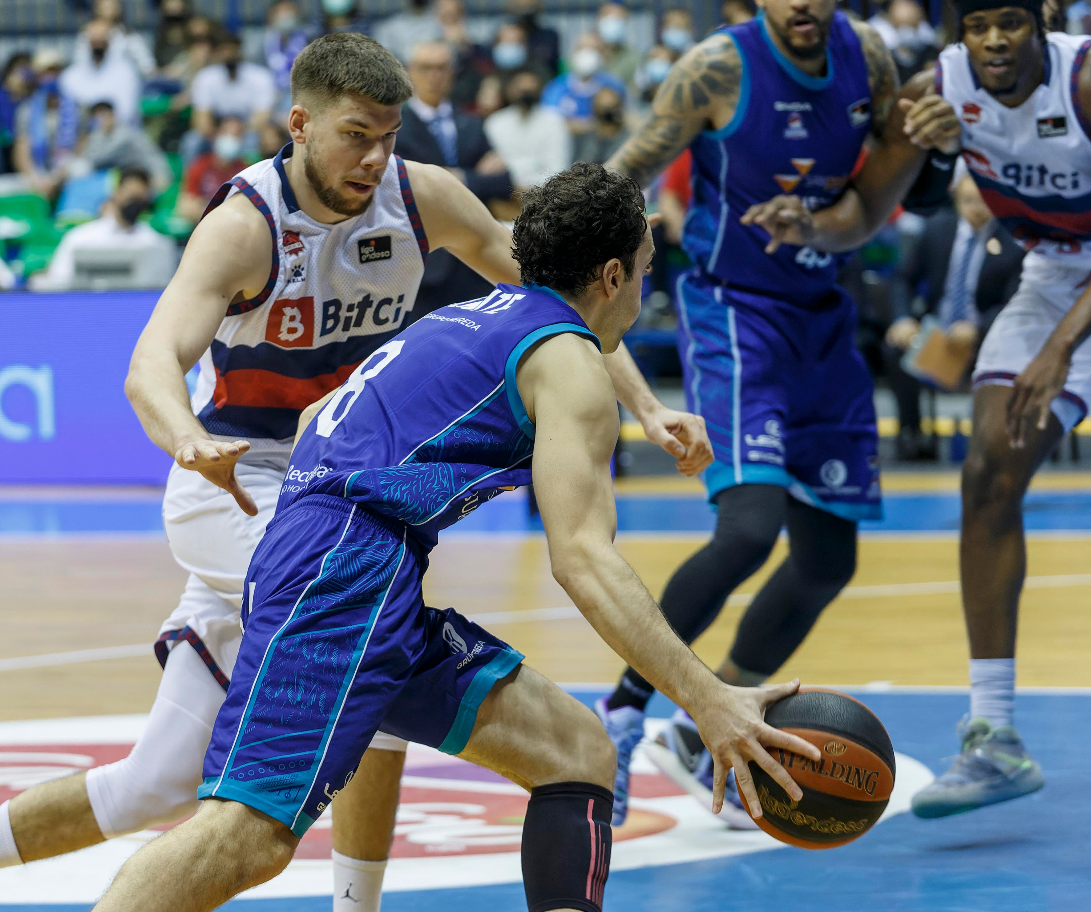 Fotos: El San Pablo no puede con Baskonia