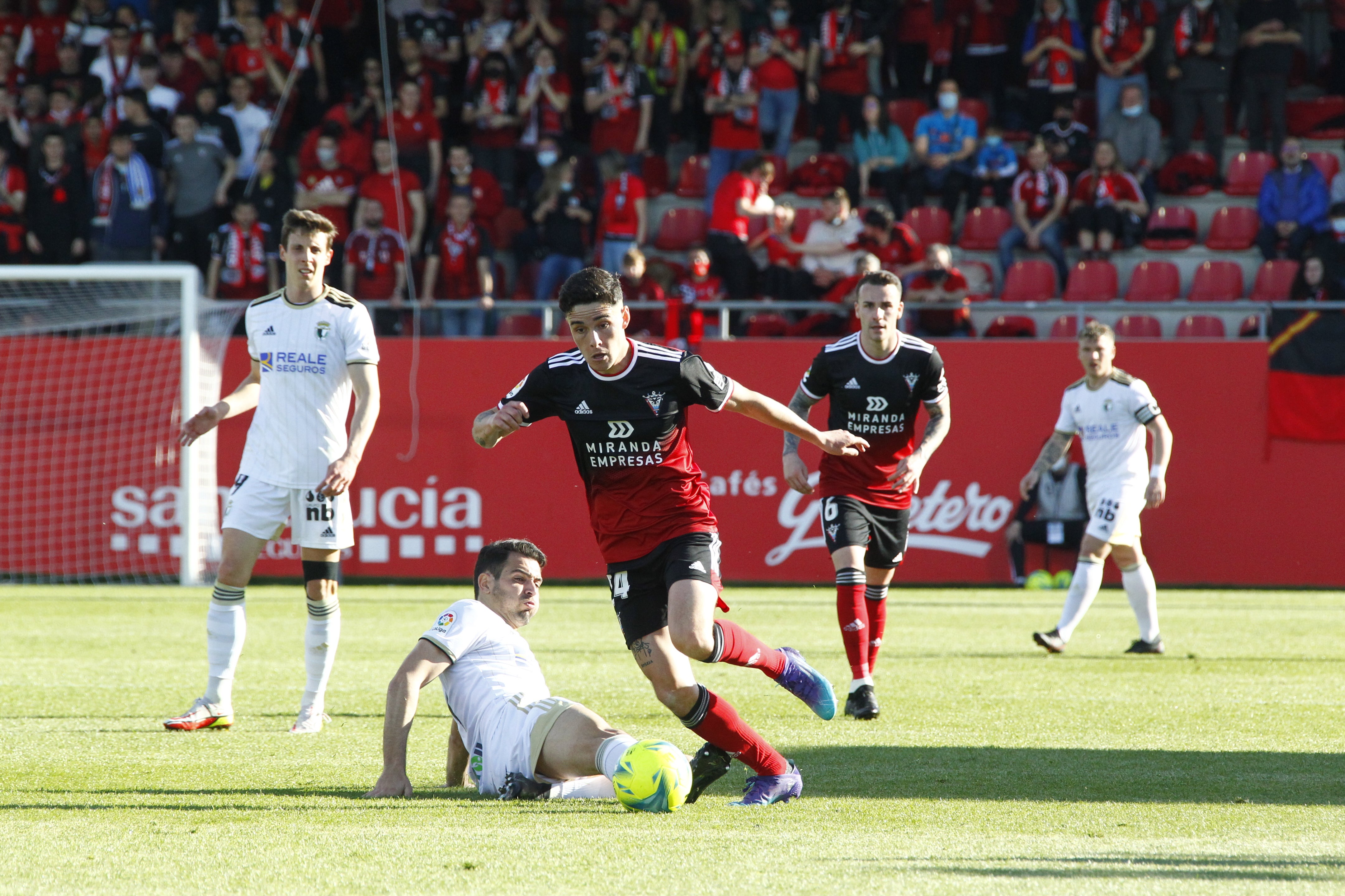 Fotos: El Mirandés se impuso en el derbi provincial