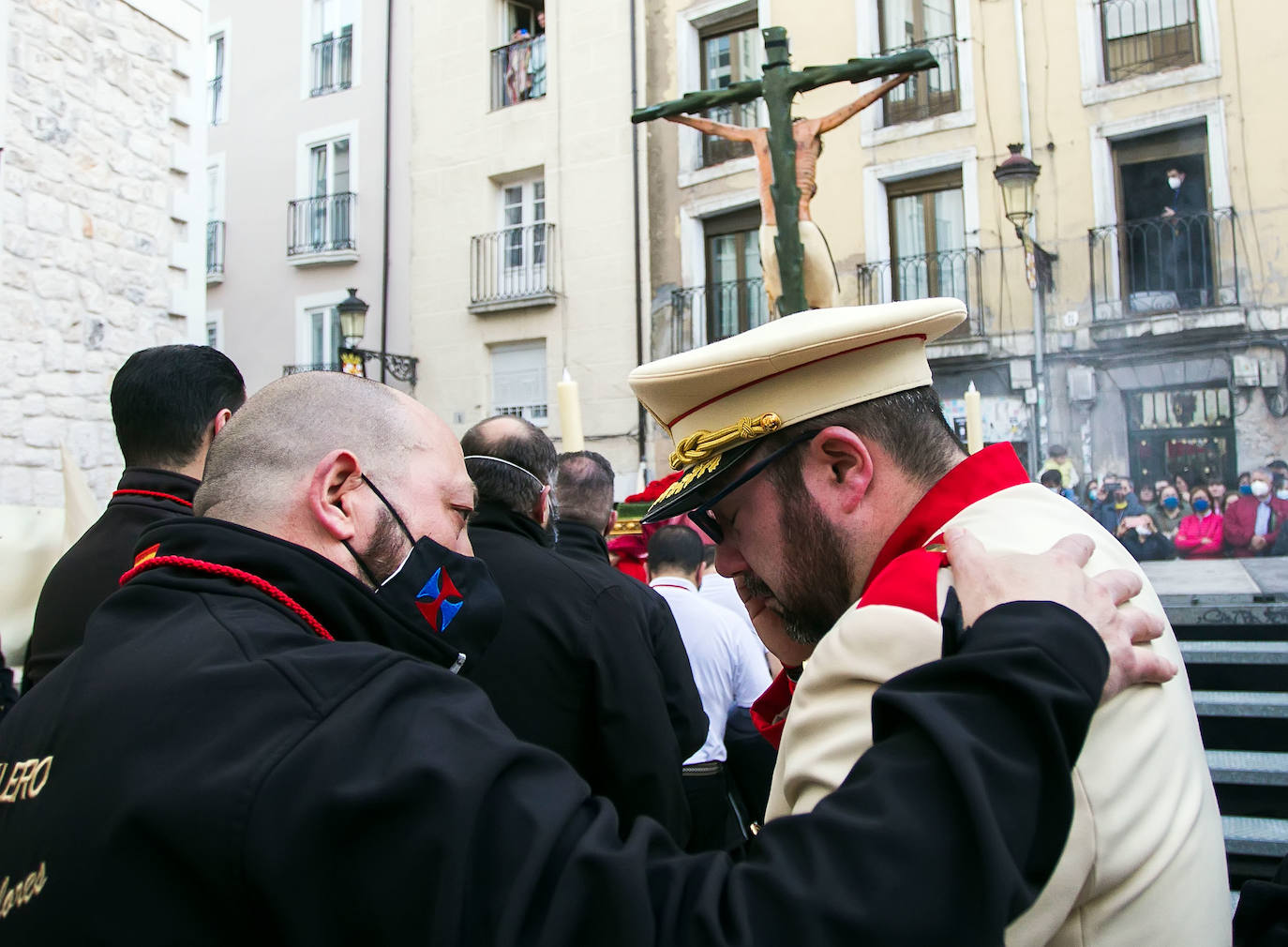 Fotos: El Santísimo Cristo recorre Burgos en vertical