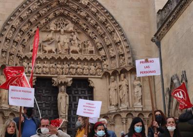 Imagen secundaria 1 - Los trabajadores de la Catedral de Burgos solicitarán el amparo del Papa ante su huelga indefinida