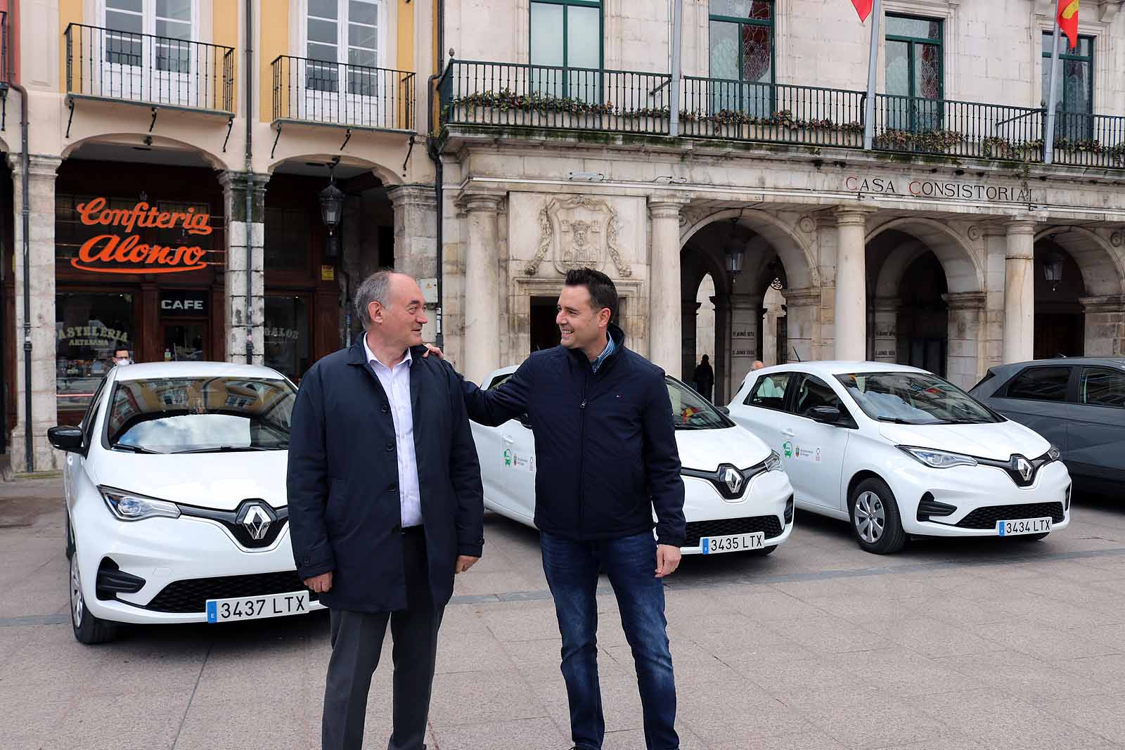 Fotos: El Ayuntamiento de Burgos estrena coches eléctricos