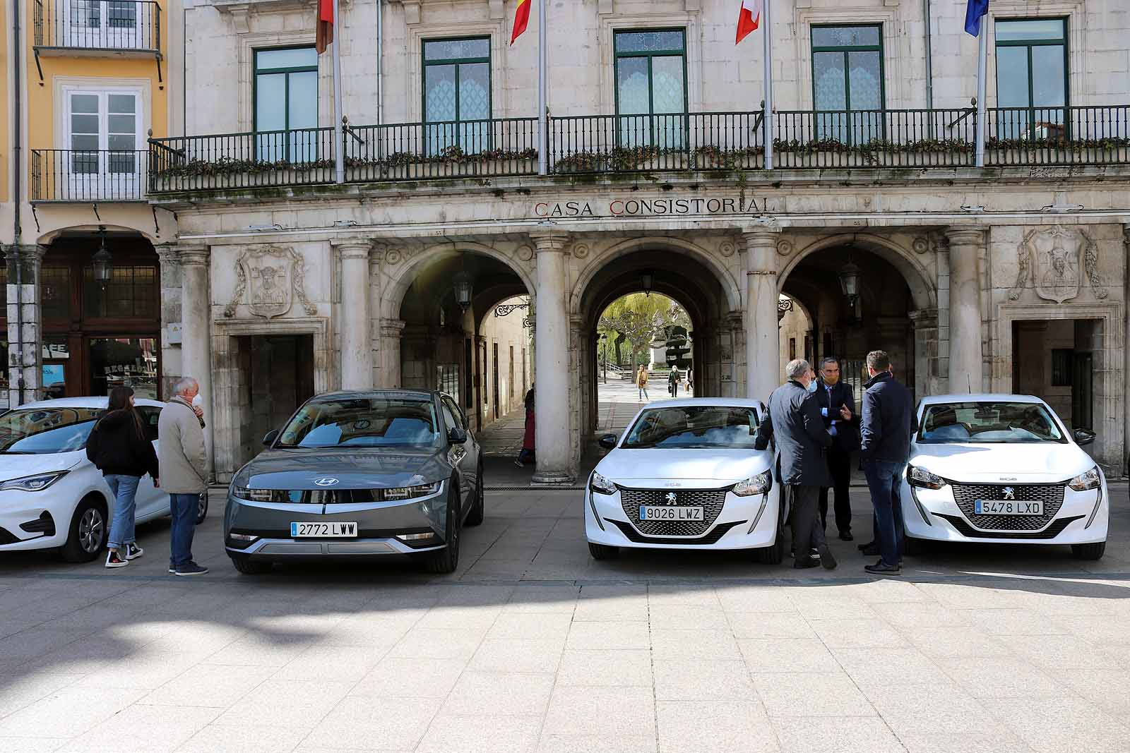 Fotos: El Ayuntamiento de Burgos estrena coches eléctricos