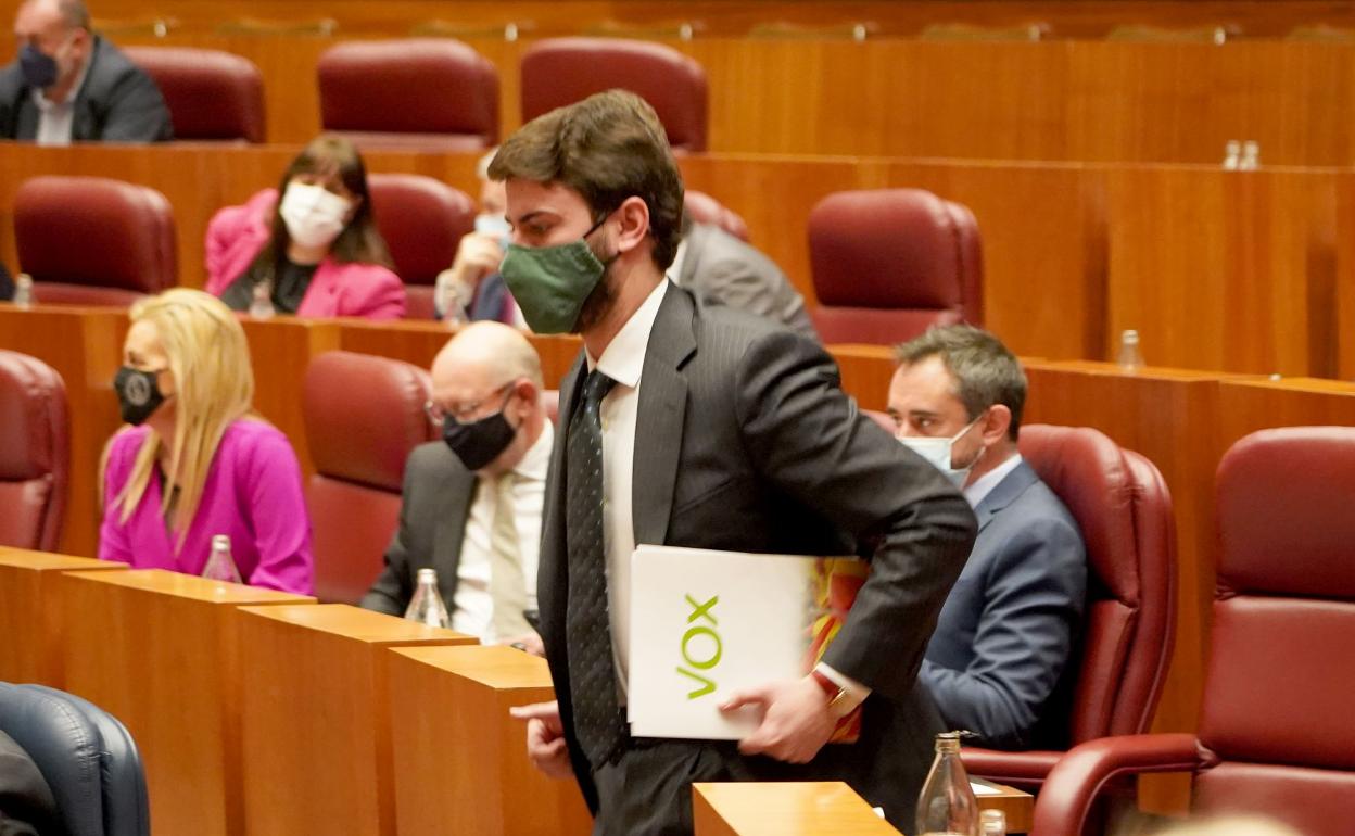 Juan GArcía-Gallardo, en el debate de ivnestidura de Mañueco. 