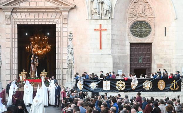 Un Santo Entierro multitudinario