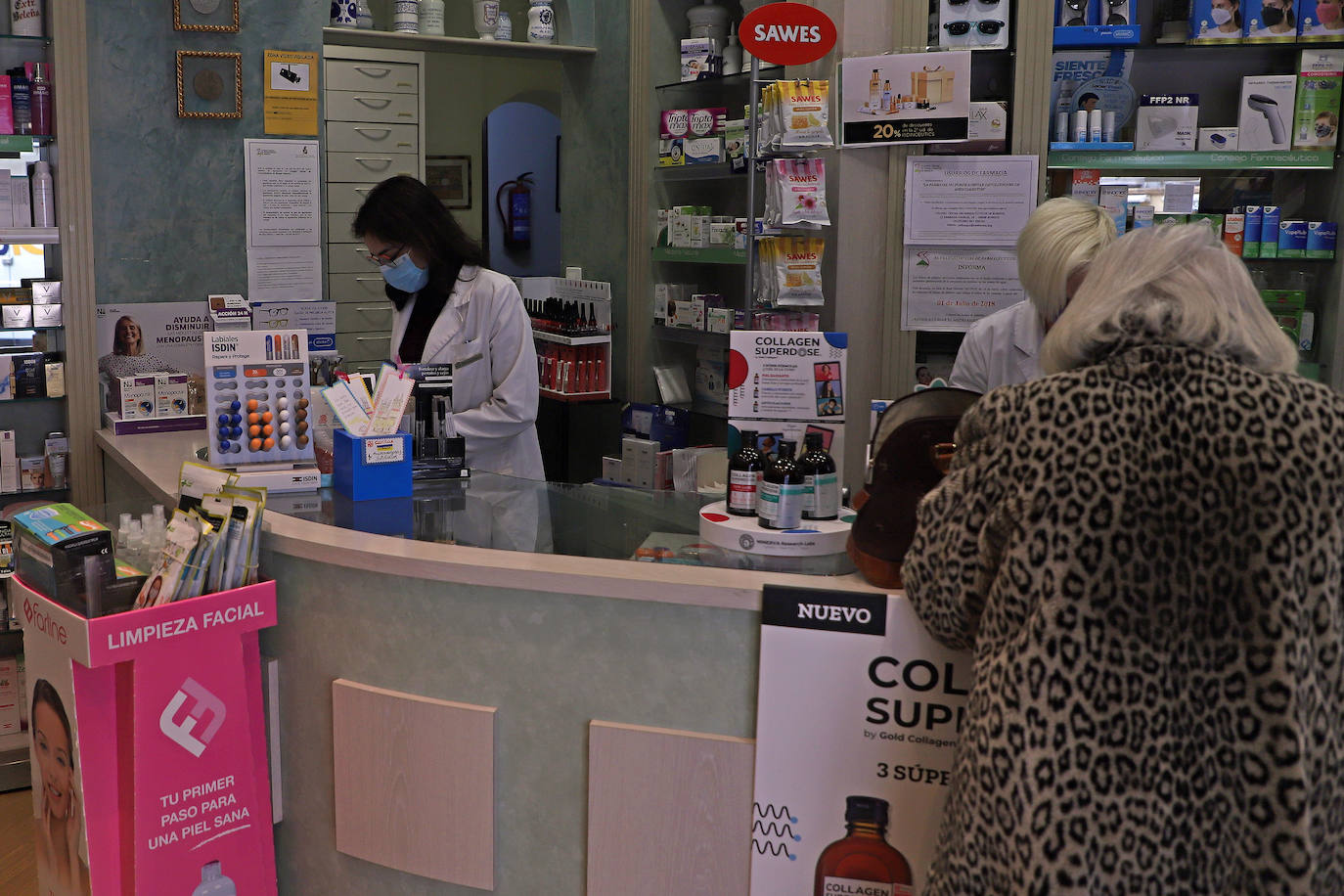 Fotos: Liberación y prudencia: contrastes en Burgos en el primer día sin mascarilla en interiores