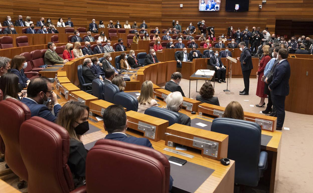 El hemiciclo de las Cortes de Castilla y León, durante la toma de posesión del presidente de la Junta de Castilla y León. 