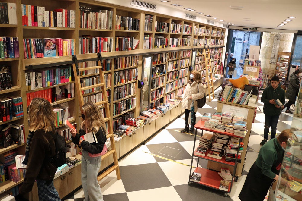 Fotos: El Día del Libro se traslada a las librerías en Burgos