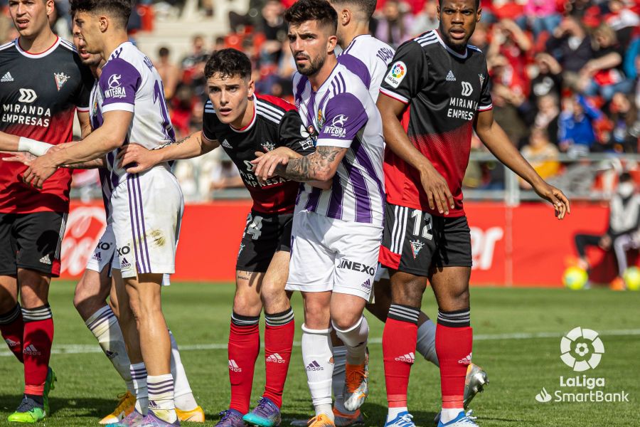 Fotos: El Mirandés cae ante el Real Valladolid en Anduva