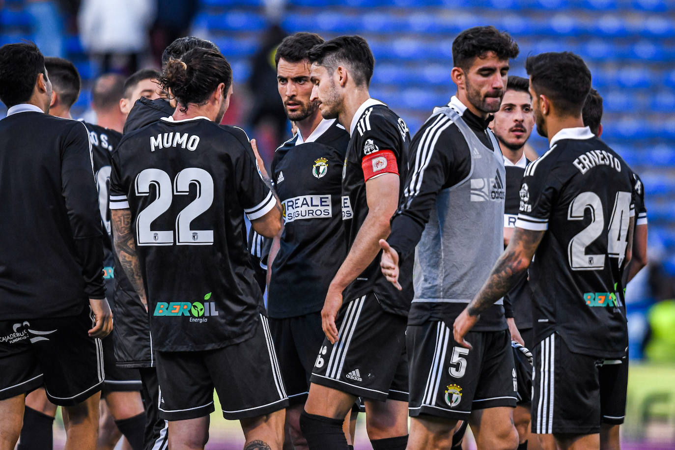 Los jugadores del Burgos en la Romareda