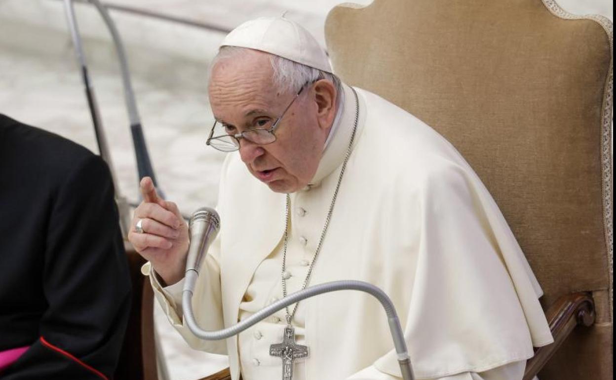 El Papa durante la audiencia con los participantes de un Congreso en el Vaticano sobre los cristianos perseguidos 