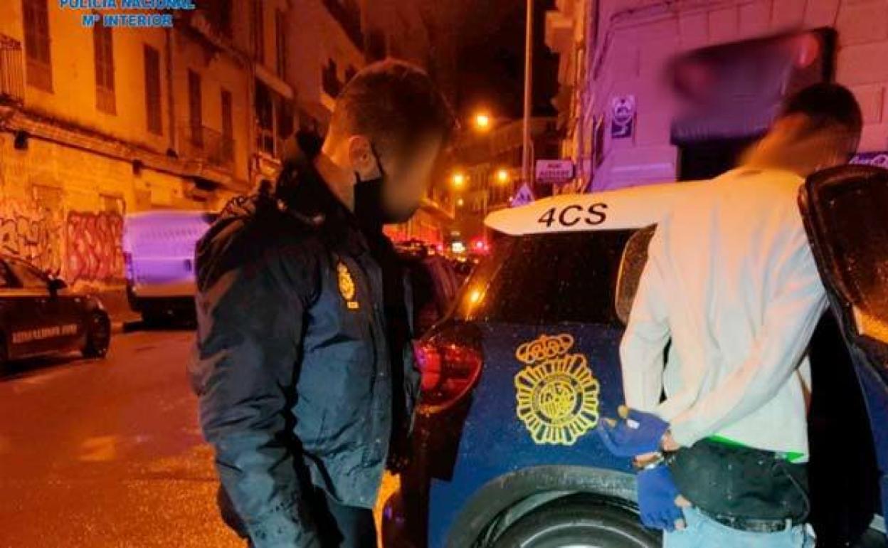 Momento de la detención del varón en Burgos.