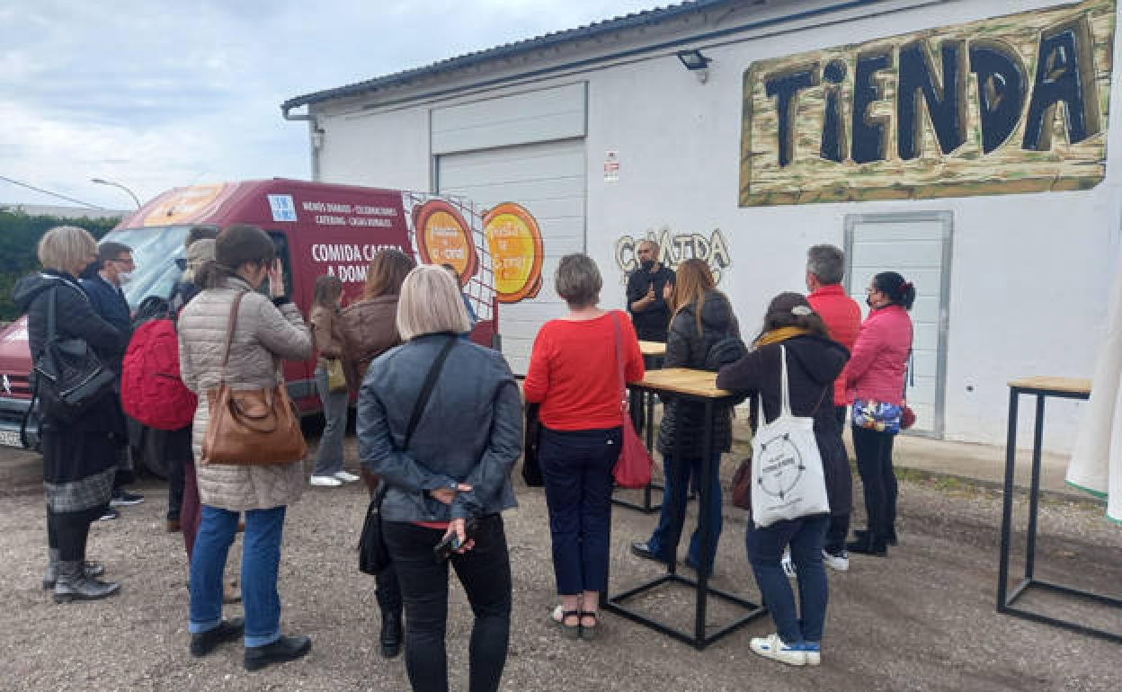 Visita de los socios internacionales a una de las empresas. 