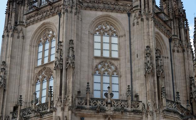 La Capilla de los Condestables tiene pendiente la restauración de sus vidrieras.