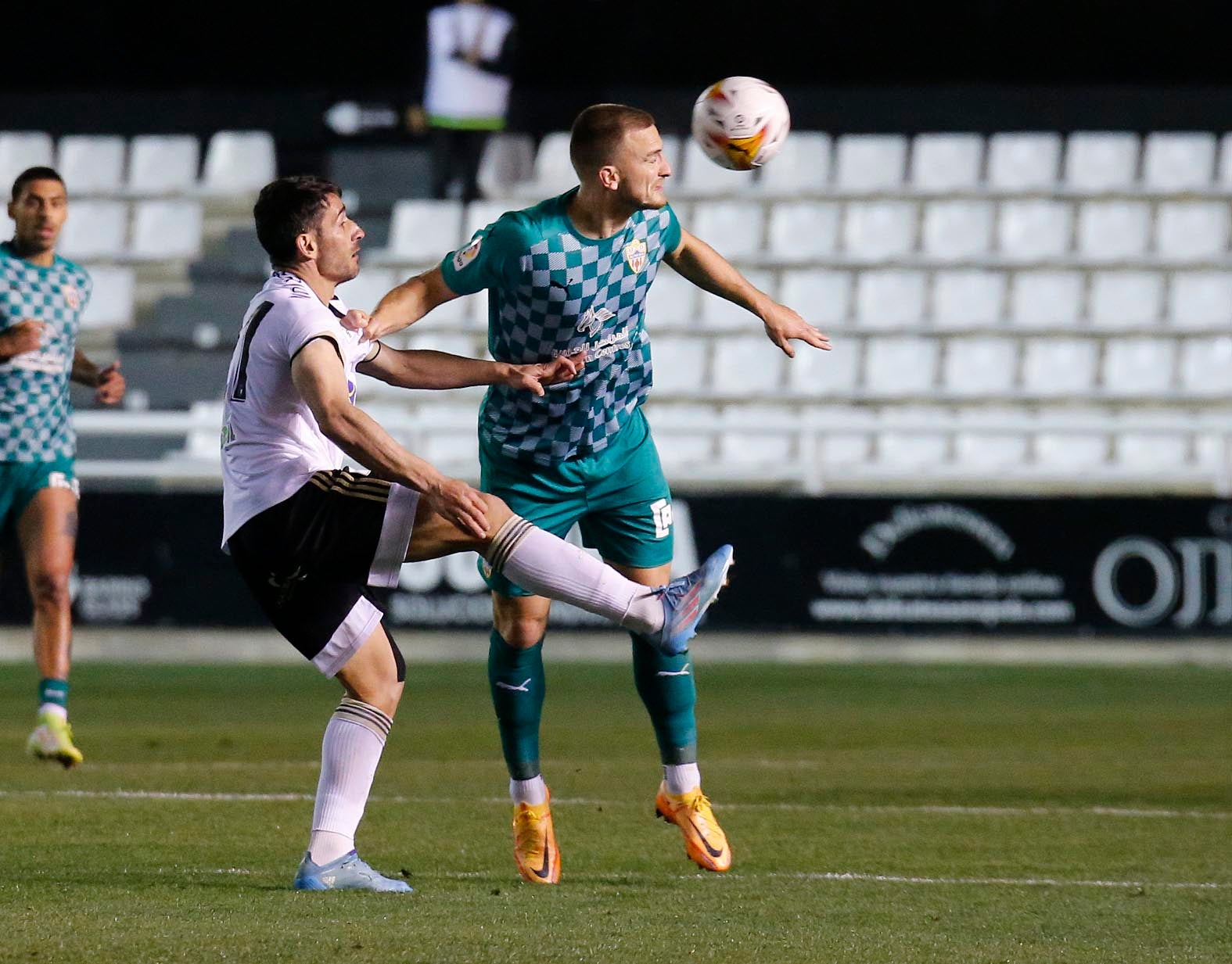 El Burgos no puede con un buen Almería