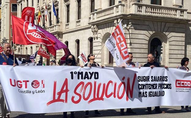 Los sindicatos salen a las calles para celebrar el Primero de Mayo en Burgos.