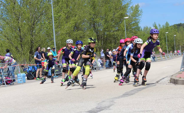 Una de las pruebas de patinaje de velocidad que se disputaron en Villalbilla. 