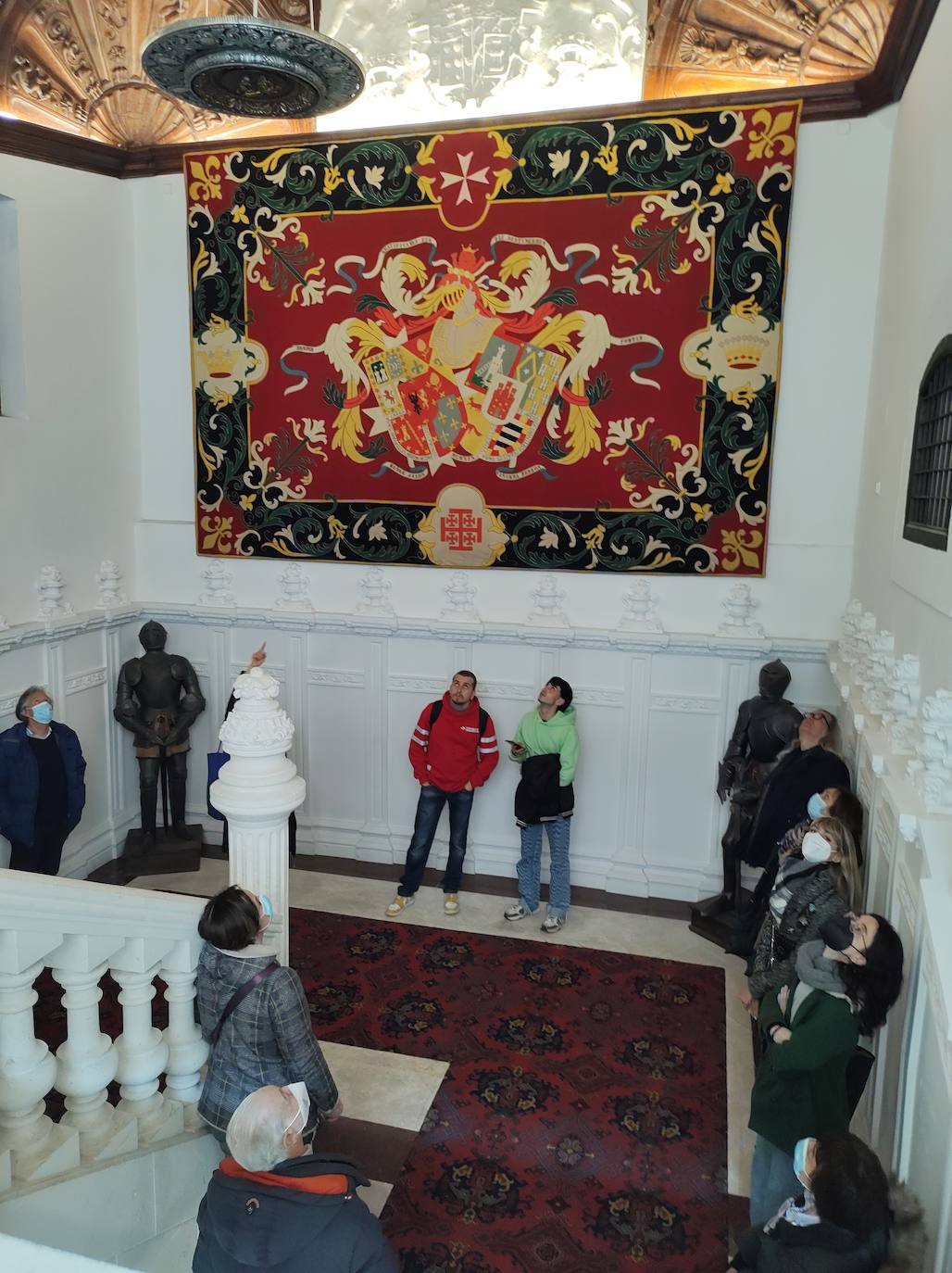 Los alumnos de la Escuela Oficial de Idiomas durante una visita.