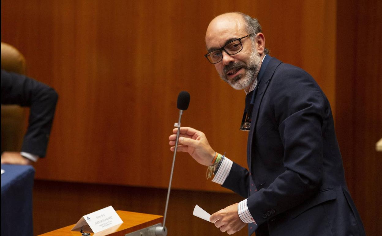 Javier Ortega, durante una intervención en las Cortes como consejero de Cultura, Turismo y Deportes. 