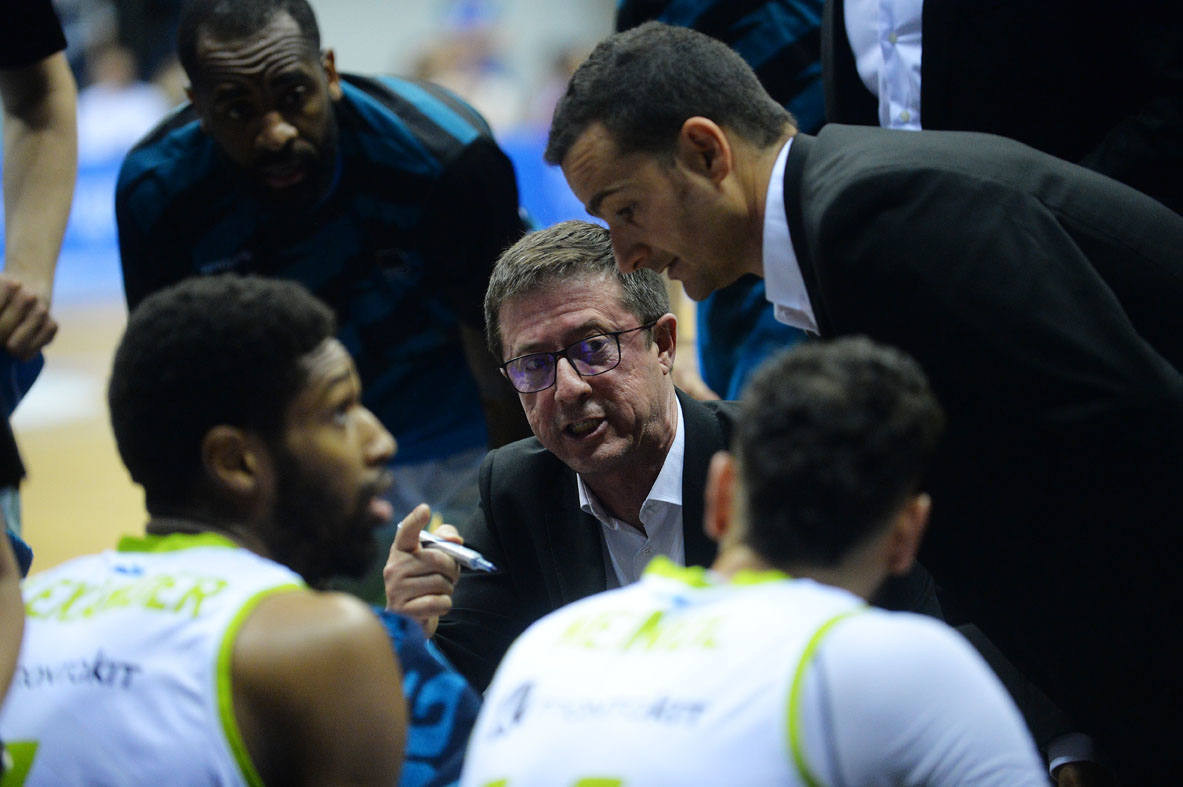 Imágenes del encuentro entre el San Pablo Burgos y el Fuenlabrada en el Coliseum