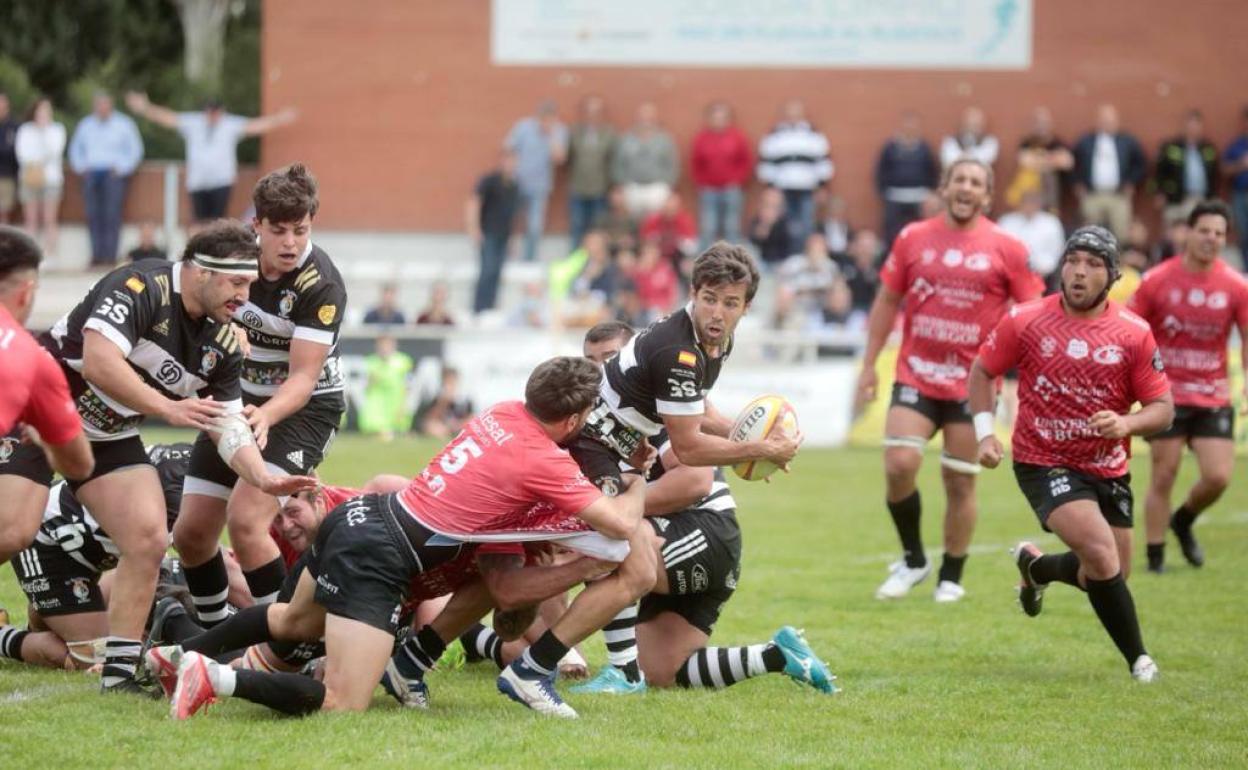 Imagen del partido entre el Recoletas Burgos y Silverstorm El Salvador disputado en Pepe Rojo