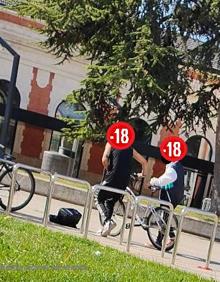 Imagen secundaria 2 - Secuencia de fotos del robo de la bici facilitada por la Policía Local de Burgos.